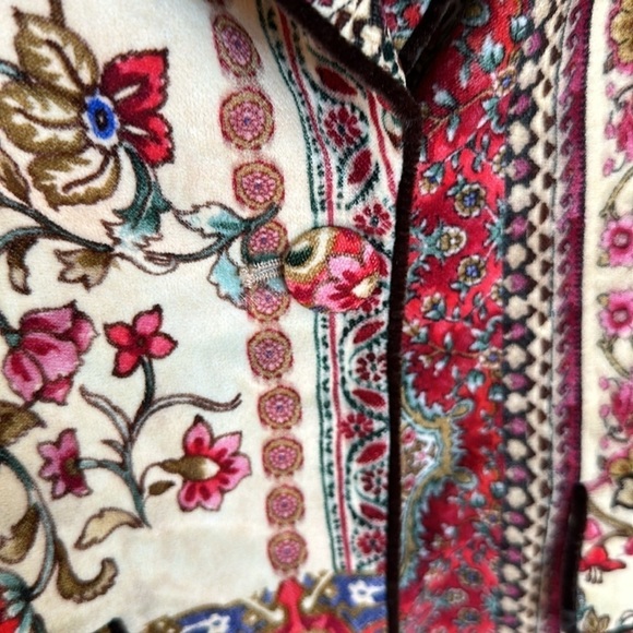 SFIZIO Printed Velvet Blazer
$548 original retail size says 2 but fits up to 6 - Picture 13 of 16